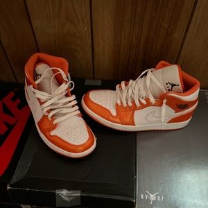 Jordan 1 mid sz 9